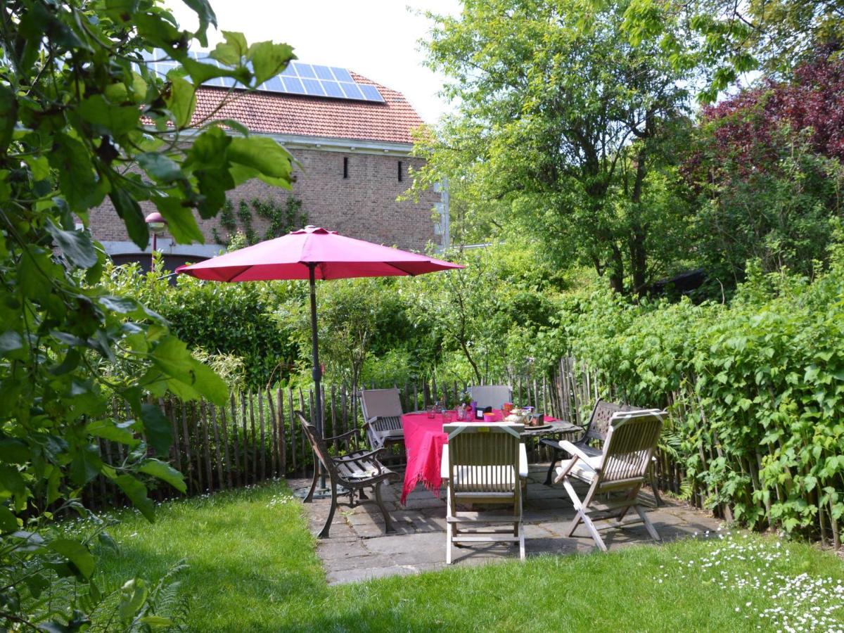 Enchanting Cottage With Terrace Garden Hamoir Ngoại thất bức ảnh